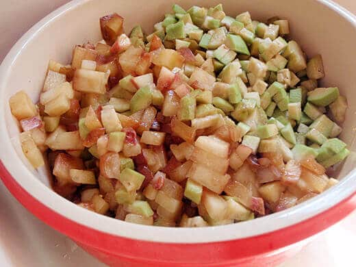 Combine diced feijoas and white peaches