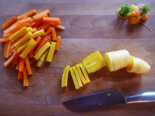 Cut carrots into matchsticks