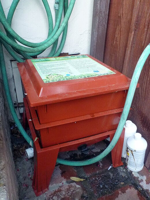 Second tray added to the Worm Factory 360 vermicomposting bin