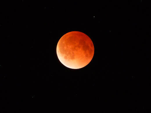 First total lunar eclipse of 2014