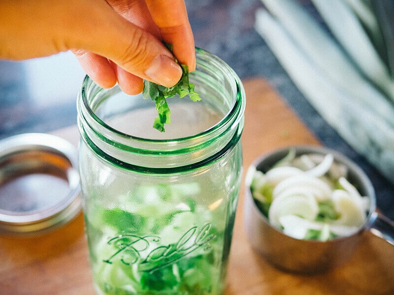 Fill jars with vegetables