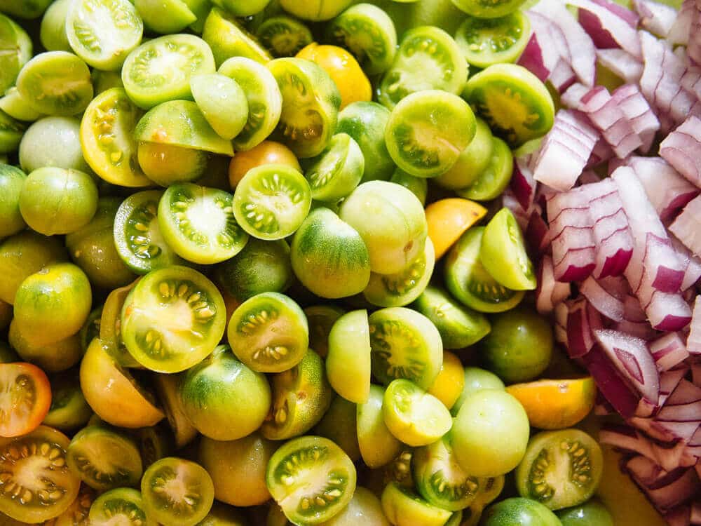 Green tomatoes and red onions