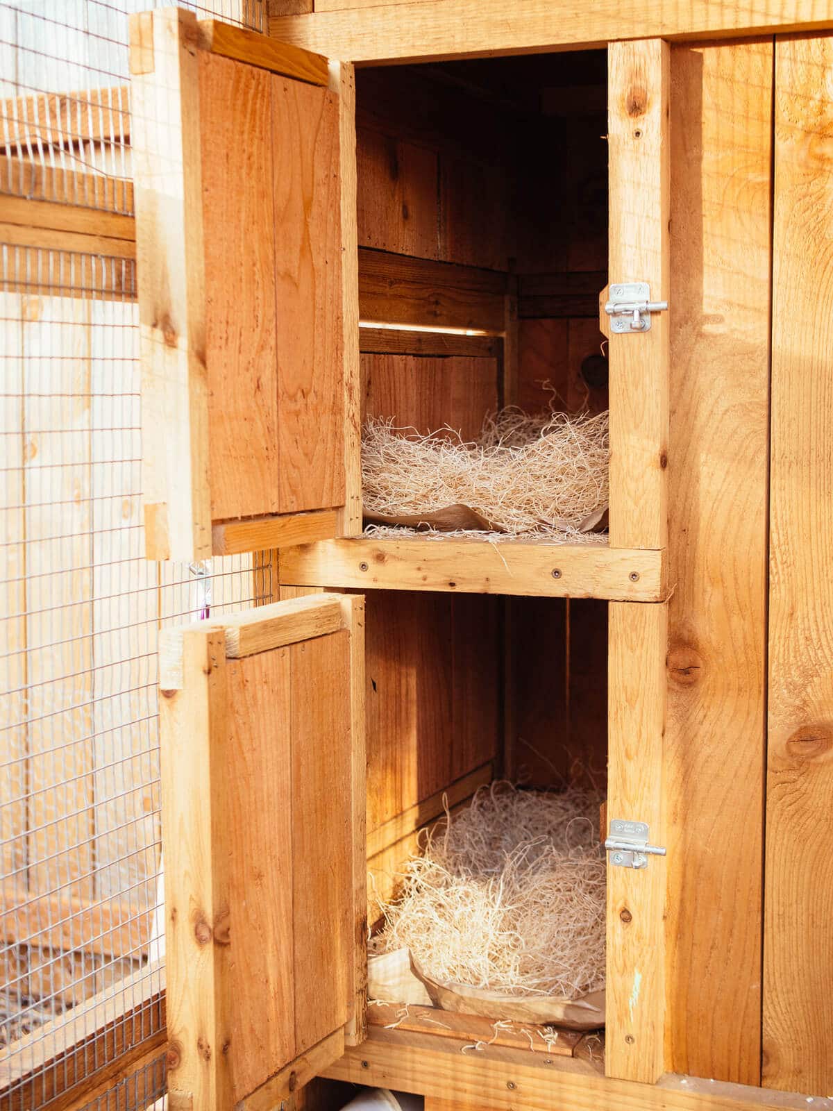 Easy access to nesting boxes