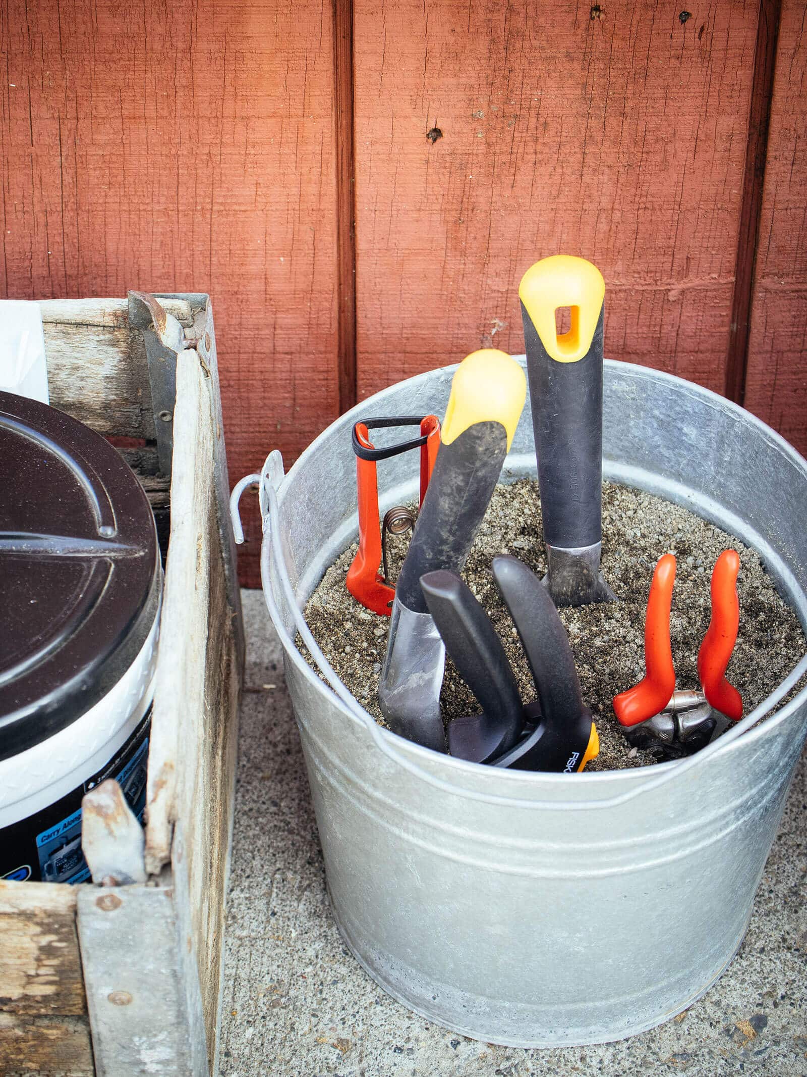 DIY Tool Cleaning Station: The Fastest Way to Clean Garden Tools – Garden  Betty