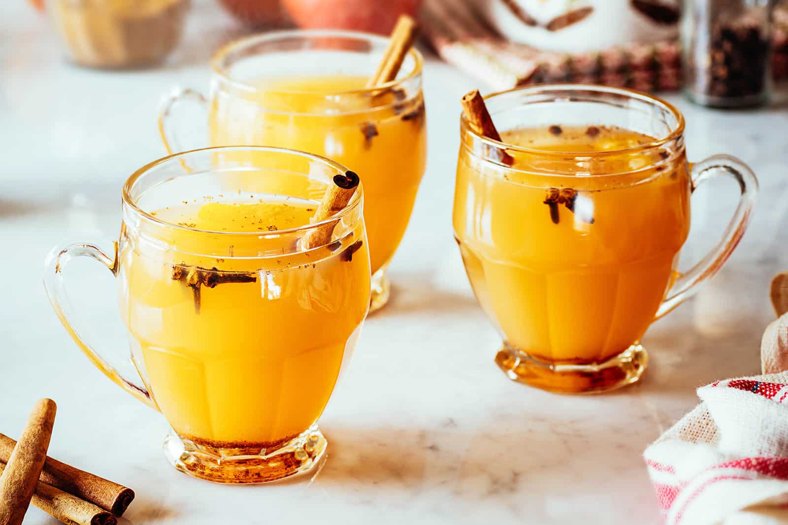 Vanilla and bourbon mulled cider with cardamom, clove, and coriander