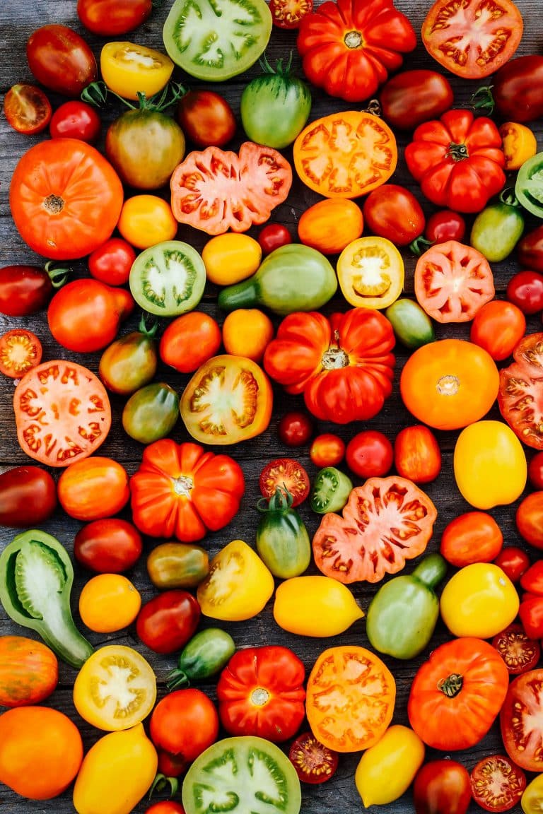 The 30 Best Tasting Heirloom Tomato Varieties (By Color!)